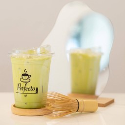 เกนไมฉะลาเต้ (ชาเขียวข้าวคั่ว + นม)