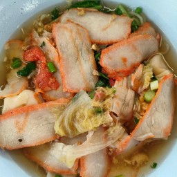 เกี๊ยวหมูแดง