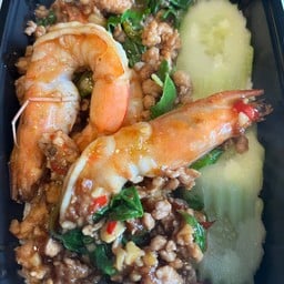 ข้าวกะเพรากุ้งหมูสับ