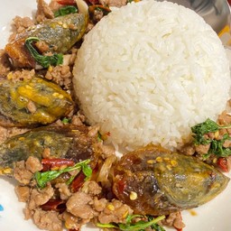 กะเพราเนื้อสับไข่เยียวม้า(ไม่ใส่ชูรส)