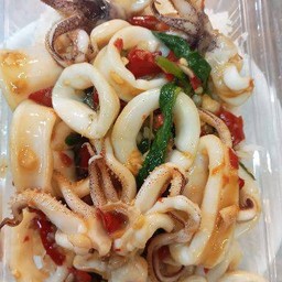 ข้าวกระเพราปลาหมึก