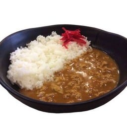 ข้าวแกงกะหรี่เนื้อสไลด์ ฟรี ชาเขียวหรือมิโซะซุป