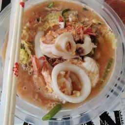 ร้านถ้วยอร่อย สุกี้&แจ่วฮ้อน ถนนคนเดินเพลินการ์เด้น บ่อวิน