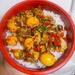 ข้าวกระเพราพวงไข่อ่อน