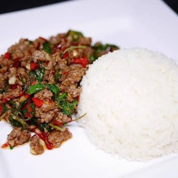 กะเพราเนื้อชิ้น