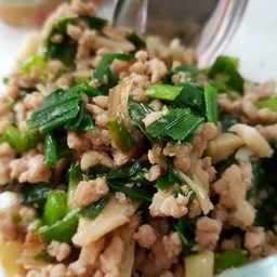 ผัดต้นหอมหมู