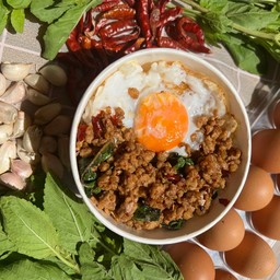 กะเพราพริกแห้ง Me Kwam Sook