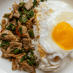 กระเพราเนื้อไข่ดาว