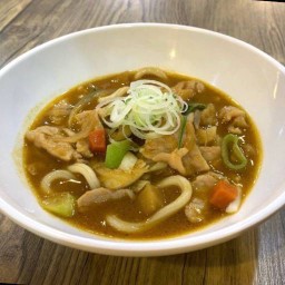 อุด้งแกงกะหรี่ไก่นุ่มชูจิ ฟรี ชาเขียวหรือมิโซะซุป