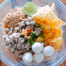 ก๋วยเตี๋ยวโฟยำคลุก