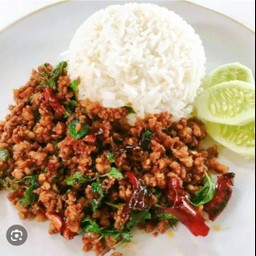 ข้าวกะเพราเนื้อสับ