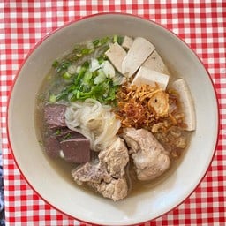 ข้าวเปียกเส้น ข้าวต้ม ข้าวมันไก่ ศาลากลาง