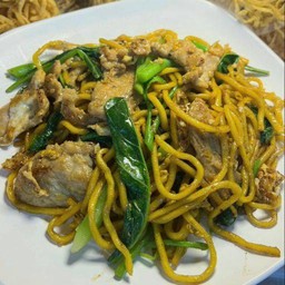 เส้นโซบะผัดซีอิ๊วหมู