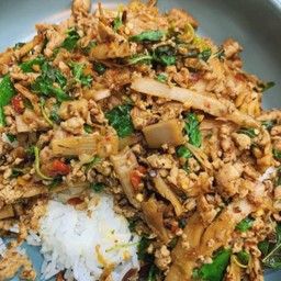 คั่วหมูหน่อไม้ดองราดข้าว