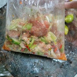 ยำกุนเชียงทอด