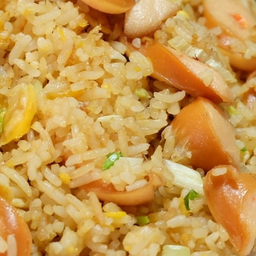 ข้าวผัดไข่ไส้กรอก