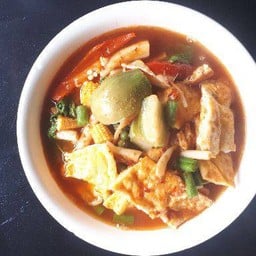 Vegetarian Jungle Curry With Omelette