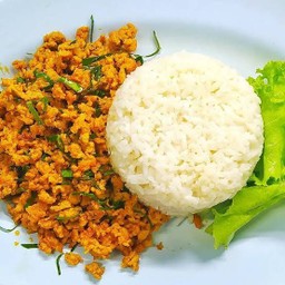 คั่วกลิ้งไก่สับราดข้าว