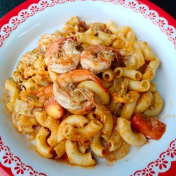 มักกะโรนีกุ้งผัดซอส