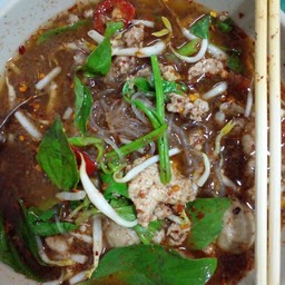 ก๋วยเตี๋ยวน้ำตกเนื้อลูกชิ้น