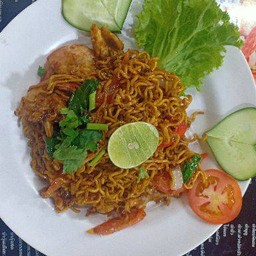 มาม่าผัดทะเล