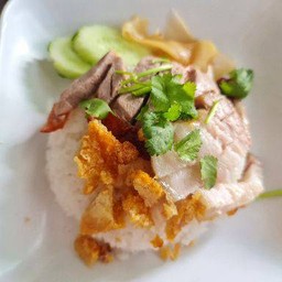 ข้าวหน้าเป็ดย่าง+หมูกรอบ