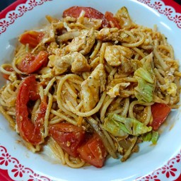 สปาเก็ตตี้ไก่ผัดซอส