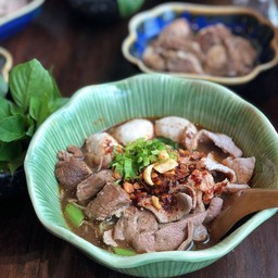 E2. น้ำตกหมูสด ใส่ตับ