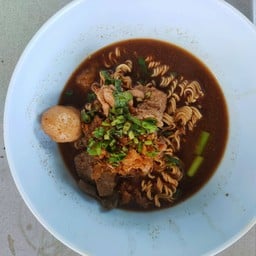 ก๋วยเตี๋ยวเรือเสนา (เจ๊หมวย)