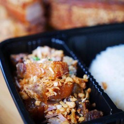กระเพราหมูกรอบ หมูกรอบเบรกแตก อณาสิริบางใหญ่