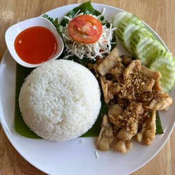 ไก่ทอดกระเทียมราดข้าว