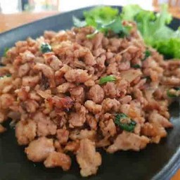 ข้าวราดหมูสับผัดผักชีฝรั่ง
