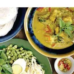 ขนมจีนแกงเขียวหวานหมูเด้ง (รับประทานได้ 3-4 ท่าน)