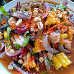 ตำข้าวโพดกุ้งสดปูม้า