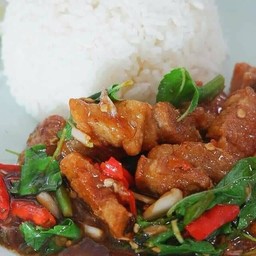 ข้าวกระเพราหมูกรอบ