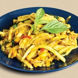 ไก่ผัดพริกหน่อไม้ดอง