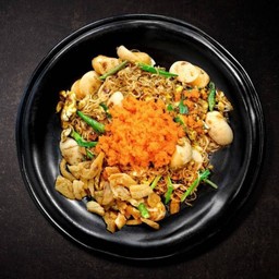 Stir-fried instant noodles with chicken sausage and ebiko