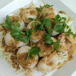 ลูกชิ้นปลาบุ๋มลวกน้ำจิ้มซีฟู๊ดผักสด