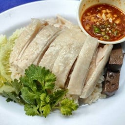 ร้านบูมข้าวมันไก่ตอน ก๋วยเตี๋ยวไก่ตุ๋นมะระ สหการประมูล