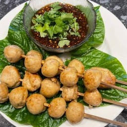 ลูกชิ้นปลาทอดน้ำจิ้มผักสดไม้20