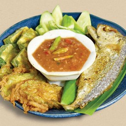 น้ำพริกกะปิปลาทูทอด ชุดผักสด