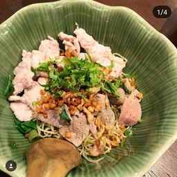 E9. แซ่บแห้งหมูสด ใส่ตับ