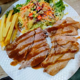 สเต็กเนื้อ + พอร์คช๊อพ