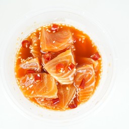 99 แซลมอนดอง(ซอสโคชูจัง) สูตรเผ็ดซ์  ไซส์ประหยัด แต่อร่อยเหมือนเดิม พร้อมน้ำจิ้ม+วาซาบิ