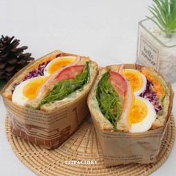 เเซนวิชห่มผ้า ไส้ทะลัก