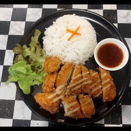 ข้าวหน้าสเต็กไก่ทอด จิ้มแจ่ว