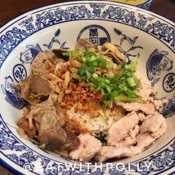 G7. ข้าวต้มแห้งหมูตุ๋น หมูนุ่ม ตับ