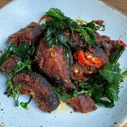 ปลาดุกผัดพริกขิง