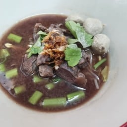 ก๋วยเตี๋ยวลูกชิ้นเนื้อนำชัย ลูกชิ้นหมูนายเล้ง สาขาอ่าวอุดม (หน้าทางเข้าหอพรีเมียร์ เพลส)