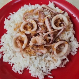 ข้่าวปลาหมึกกระเทียม